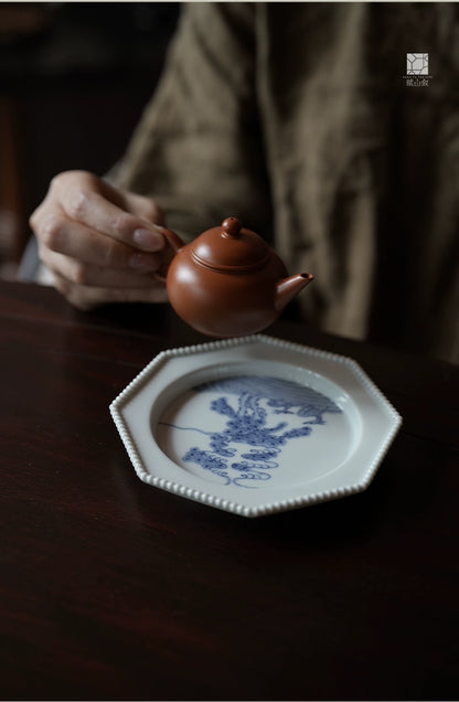 [賦山敘 x Gohobi] “High Mountain Deer” Blue and White Octagonal Tea Tray – Ceramic Pot Base for Gaiwan & Yixing Teapots