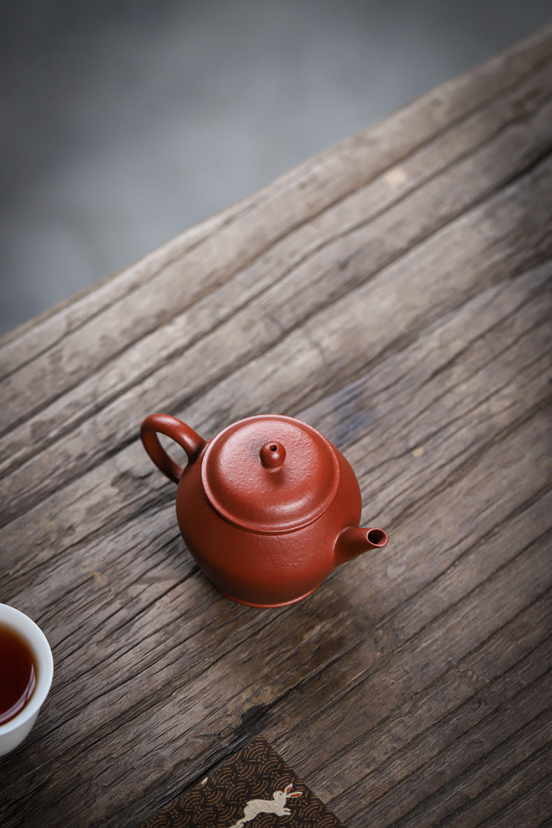 [Chingshui Tang 青水堂] Handemade Yixing Red Zisha Clay Teapot – 100ml Original Ore Zhuni, Traditional Weng-Style, Thin Body, Built-in Filter, Handmade Gongfu Teapot