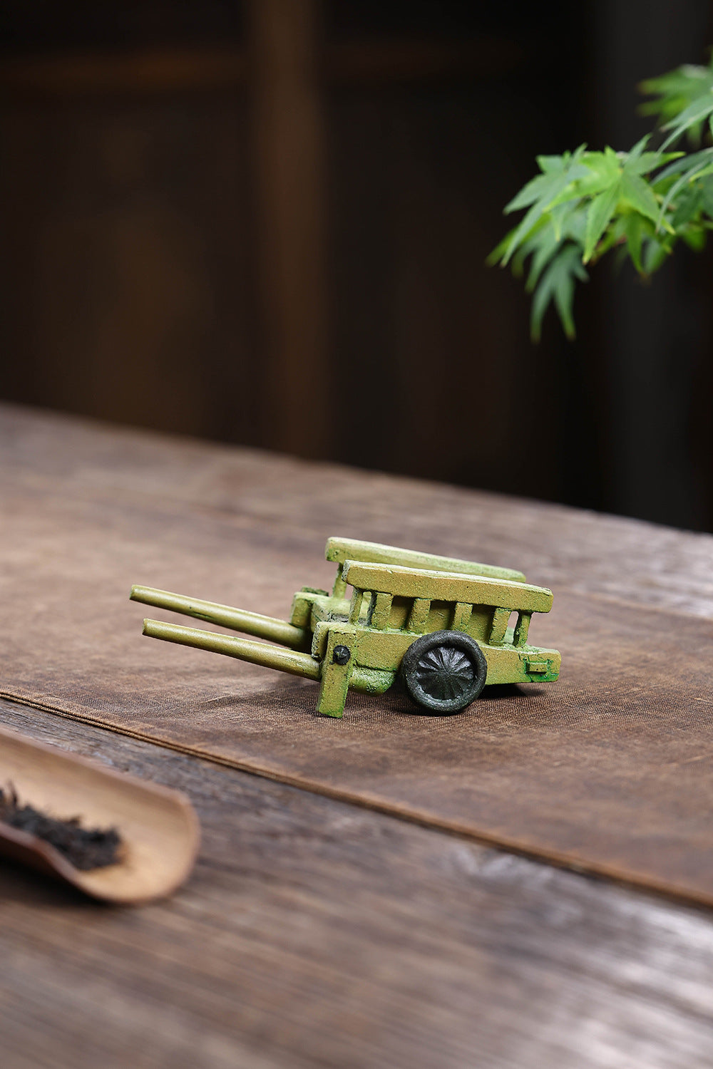 Gohobi Yixing Purple Clay Bamboo Trolley Tea Pet – Handmade Tea Table Ornament