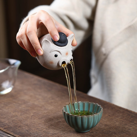 Yixing purple clay pot hand-grasping pot creative pig pot not hot hand teapot cute pig head tea set tea pet sculpture wholesale