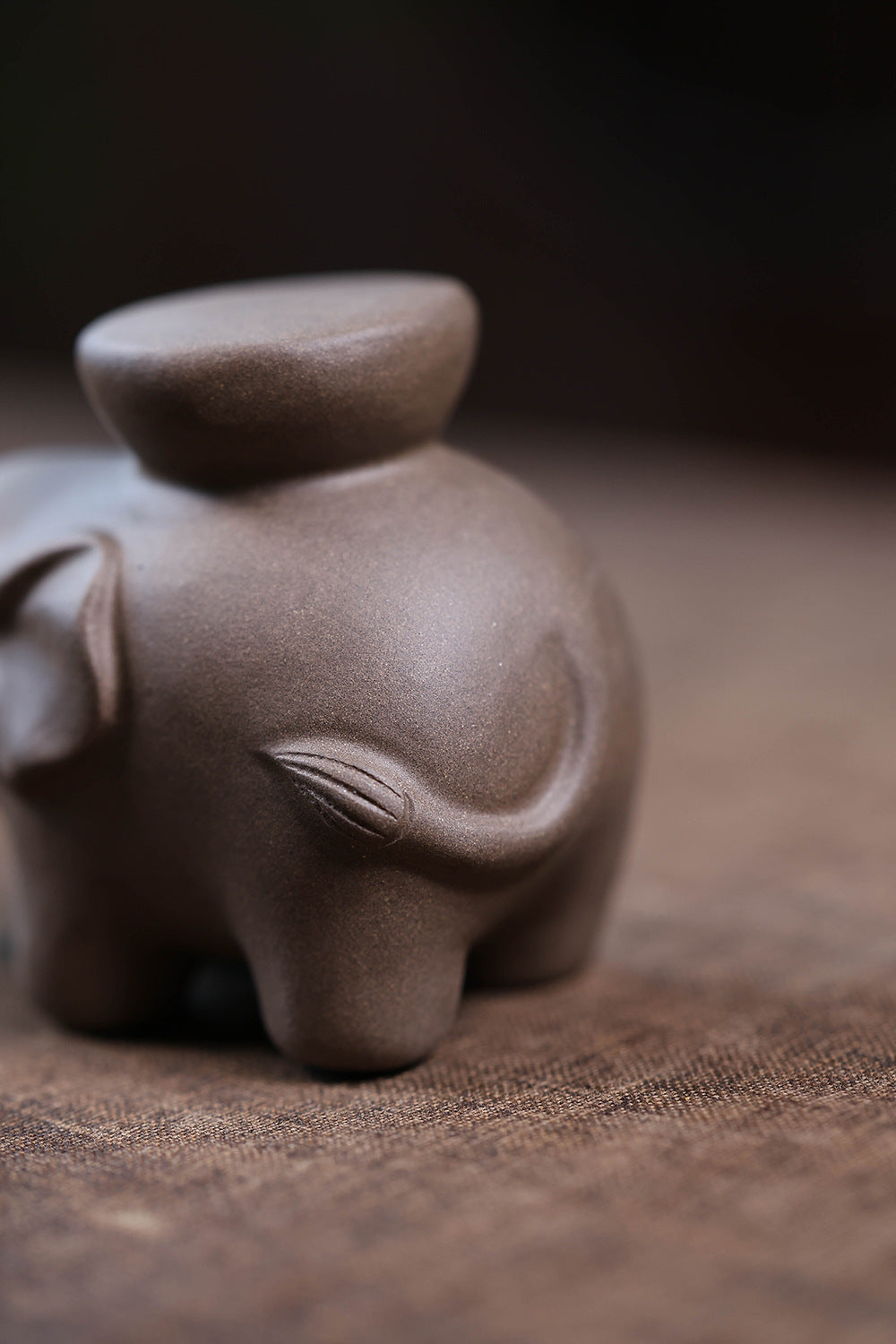 Gohobi Yixing Purple Clay Elephant Lid Holder – Handmade Teapot Lid Rest