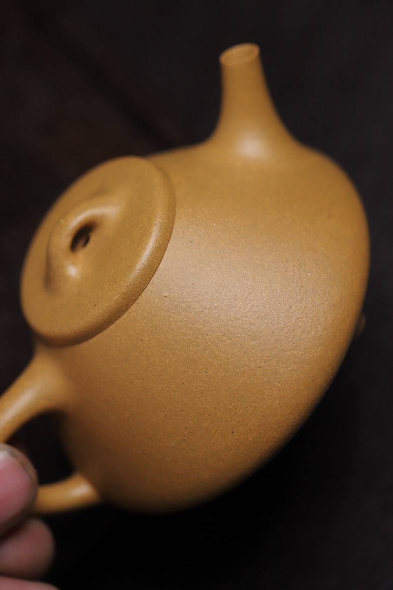 [Chingshui Tang 青水堂] Handmade Yixing Yellow Zisha Clay Teapot – 140ml Original Ore Huangjin Duan (Golden Duan) Clay Shih Piao Teapot, Thin-Walled Gongfu Purple Clay Teaware