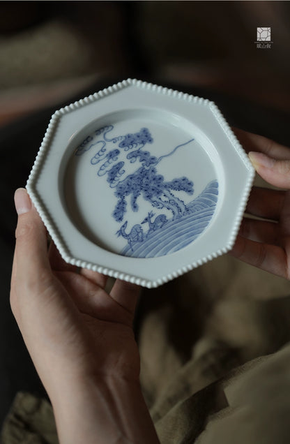 [賦山敘 x Gohobi] “High Mountain Deer” Blue and White Octagonal Tea Tray – Ceramic Pot Base for Gaiwan & Yixing Teapots