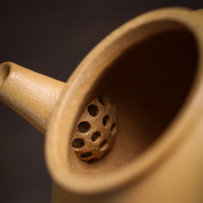[Chingshui Tang 青水堂] Handmade Yixing Yellow Zisha Clay Teapot 120ml – Original Ore Huangjin Duan Clay Bala Shui Ping Teapot for Gongfu Tea Brewing