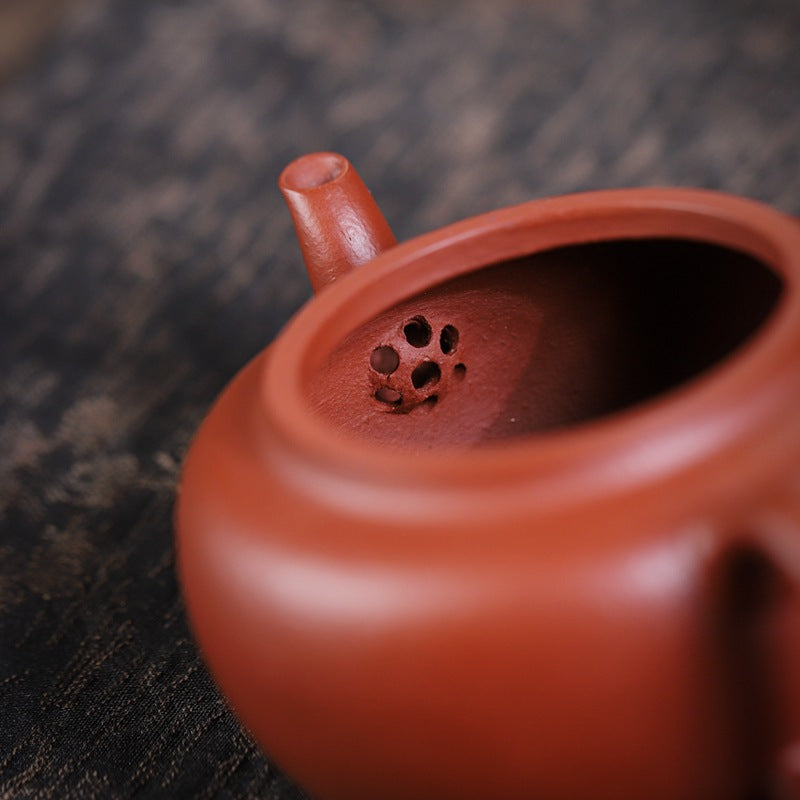 [Chingshui Tang 青水堂] Yixing Red Zisha Clay Teapot – 140ml Handmade Thin-Walled Lotus Seed Style Teapot, Original Ore Zhuni Clay, Small Gongfu Teapot with Built-in Filter