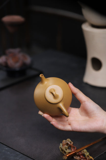 [Chingshui Tang 青水堂] Handmade Yixing Yellow Zisha Clay Teapot – 140ml Original Ore Huangjin Duan (Golden Duan) Clay Shih Piao Teapot, Thin-Walled Gongfu Purple Clay Teaware