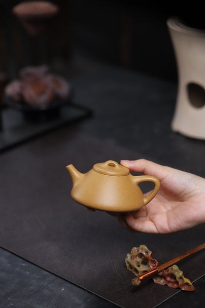 [Chingshui Tang 青水堂] Handmade Yixing Yellow Zisha Clay Teapot – 140ml Original Ore Huangjin Duan (Golden Duan) Clay Shih Piao Teapot, Thin-Walled Gongfu Purple Clay Teaware
