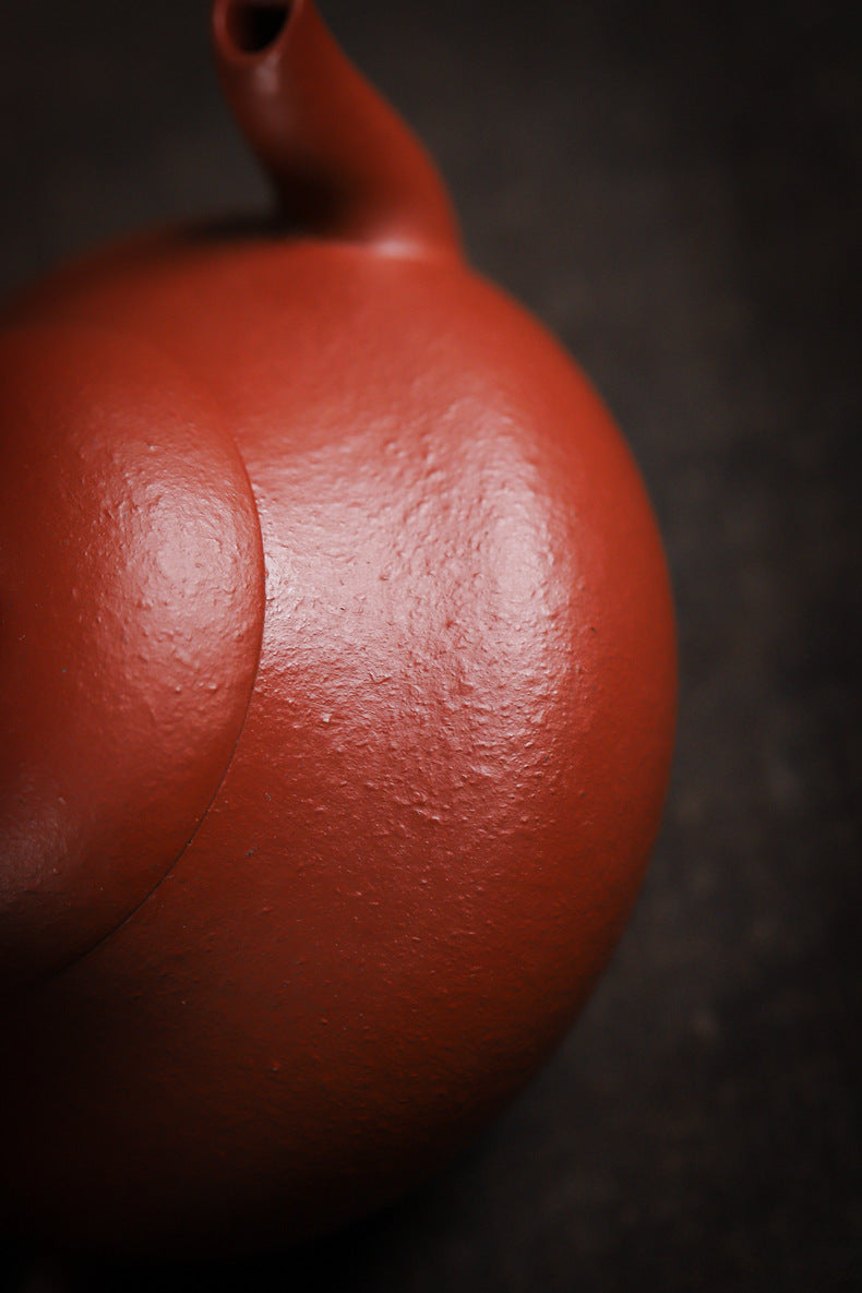 [Chingshui Tang 青水堂] Handmade Yixing Red Zisha Clay Teapot – 120ml Original Ore Zhuni Pear-Shaped Teapot, Handmade Gongfu Tea Teaware for Home Brewing