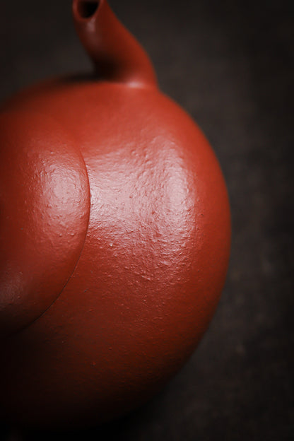 [Chingshui Tang 青水堂] Handmade Yixing Red Zisha Clay Teapot – 120ml Original Ore Zhuni Pear-Shaped Teapot, Handmade Gongfu Tea Teaware for Home Brewing