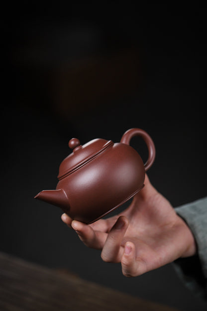 [Chingshui Tang 青水堂] Handmade Yixing Original Ore Purple Zisha Clay Teapot – 260ml Large Shui Ping Teapot with Built-in Filter for Home Brewing