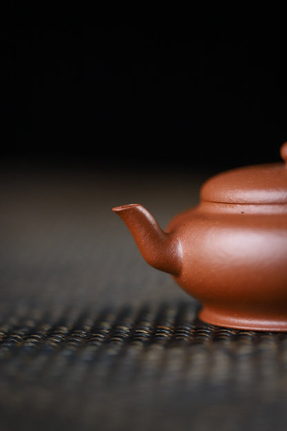 [Chingshui Tang 青水堂] Handmade Yixing Original Ore Jiangpo Sandy Purple Clay "Flat Lantern" Teapot – 150ml Thin-Walled Home Brewing Teapot with Built-in Filter
