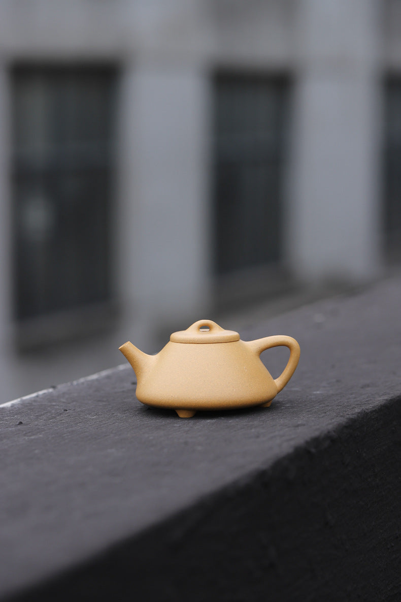 [Chingshui Tang 青水堂] Handmade Yixing Yellow Zisha Clay Teapot – 140ml Original Ore Huangjin Duan (Golden Duan) Clay Shih Piao Teapot, Thin-Walled Gongfu Purple Clay Teaware