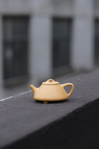 [Chingshui Tang 青水堂] Handmade Yixing Yellow Zisha Clay Teapot – 140ml Original Ore Huangjin Duan (Golden Duan) Clay Shih Piao Teapot, Thin-Walled Gongfu Purple Clay Teaware
