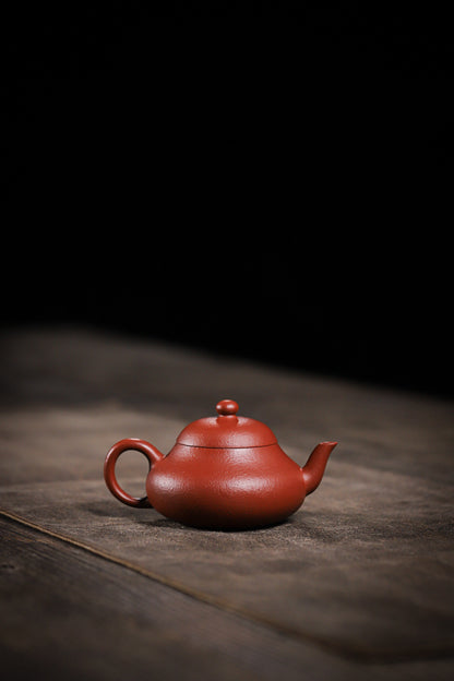 [Chingshui Tang 青水堂] Handmade Yixing Red Zisha Clay Teapot – 120ml Original Ore Zhuni Pear-Shaped Teapot, Handmade Gongfu Tea Teaware for Home Brewing