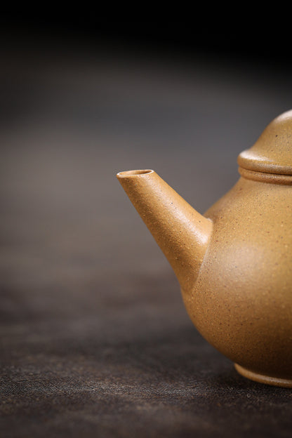 [Chingshui Tang 青水堂] Handmade Yixing Yellow Zisha Clay Teapot 120ml – Original Ore Huangjin Duan Clay Bala Shui Ping Teapot for Gongfu Tea Brewing