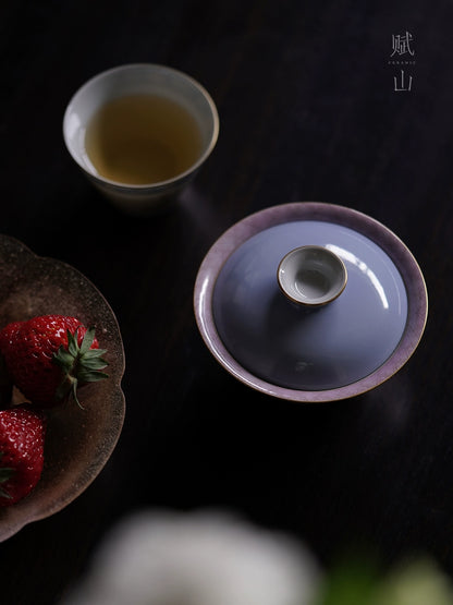 [賦山敘 x Gohobi] “Cloud Mountain & Peach” Gaiwan – Hand-Painted Pastel Ceramic Tea Bowl with Double-Wall Heat-Resistant Design