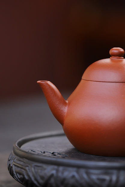 [Chingshui Tang 青水堂] Handmade Yixing Red Zisha Clay Teapot – 130ml Handmade Original Ore Raw Zhuni Pear-Shaped Teapot, Gongfu Tea Brewing Small Yixing Teaware