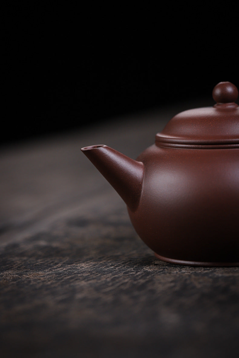 [Chingshui Tang 青水堂] Handmade Yixing Original Ore Purple Zisha Clay Teapot – 260ml Large Shui Ping Teapot with Built-in Filter for Home Brewing