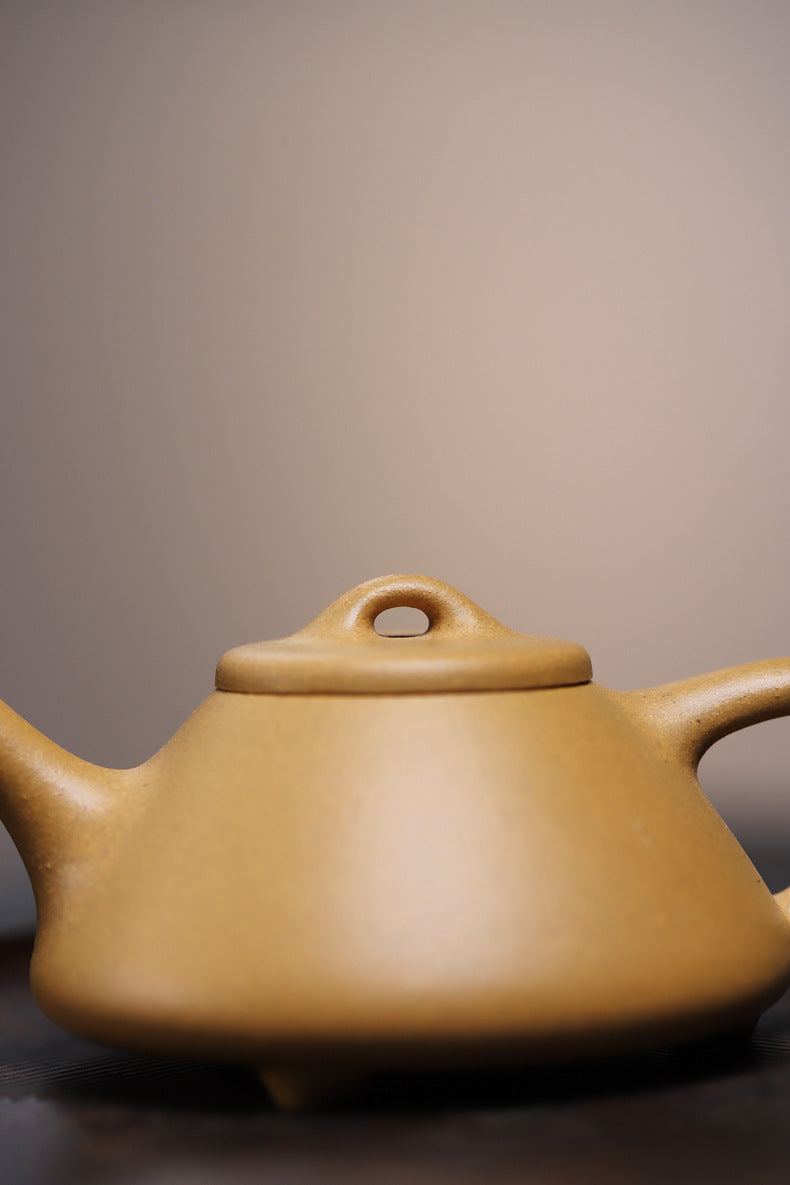 [Chingshui Tang 青水堂] Handmade Yixing Yellow Zisha Clay Teapot – 140ml Original Ore Huangjin Duan (Golden Duan) Clay Shih Piao Teapot, Thin-Walled Gongfu Purple Clay Teaware