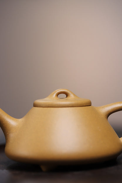 [Chingshui Tang 青水堂] Handmade Yixing Yellow Zisha Clay Teapot – 140ml Original Ore Huangjin Duan (Golden Duan) Clay Shih Piao Teapot, Thin-Walled Gongfu Purple Clay Teaware