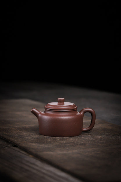 [Chingshui Tang 青水堂] Handmade Yixing Purple Zisha Clay Dezhong Teapot 150ml – Original Ore Teapot with Built-In Filter for Gongfu Tea and Home Brewing