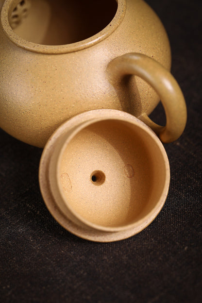 [Chingshui Tang 青水堂] Handmade Yixing Yellow Zisha Clay Teapot 120ml – Original Ore Huangjin Duan Clay Bala Shui Ping Teapot for Gongfu Tea Brewing