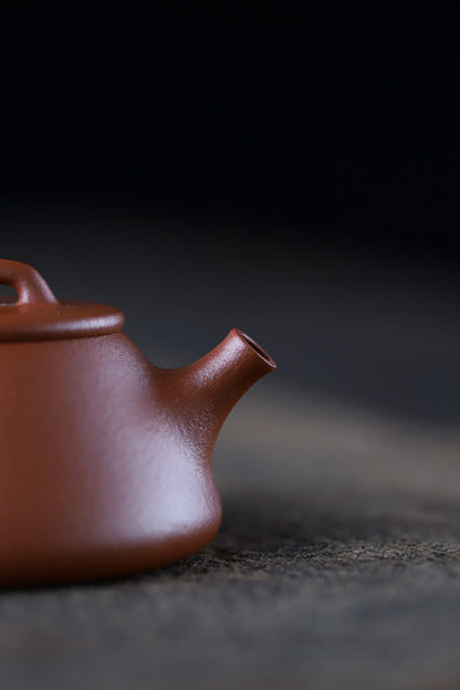 [Chingshui Tang 青水堂] Handmade Yixing Zisha Sandy Purple Clay Teapot – 120ml Handmade Original Ore Jiangpo Clay Shih Piao Style Thin-Walled Teapot, Ideal for Gongfu Tea and Gift Set, Suitable for Da Hong Pao