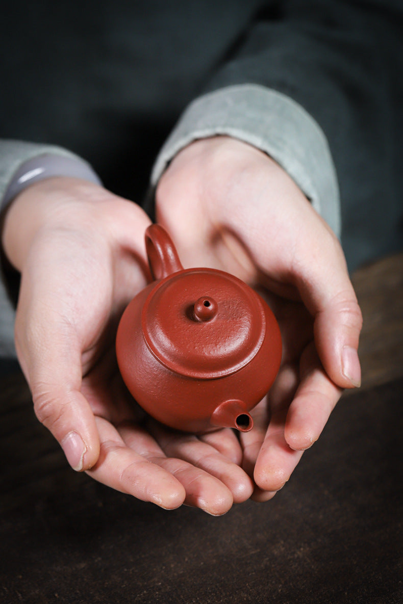 [Chingshui Tang 青水堂] Handemade Yixing Red Zisha Clay Teapot – 100ml Original Ore Zhuni, Traditional Weng-Style, Thin Body, Built-in Filter, Handmade Gongfu Teapot