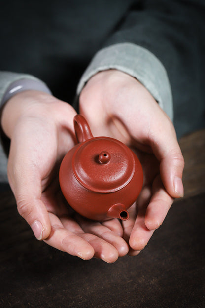 [Chingshui Tang 青水堂] Handemade Yixing Red Zisha Clay Teapot – 100ml Original Ore Zhuni, Traditional Weng-Style, Thin Body, Built-in Filter, Handmade Gongfu Teapot