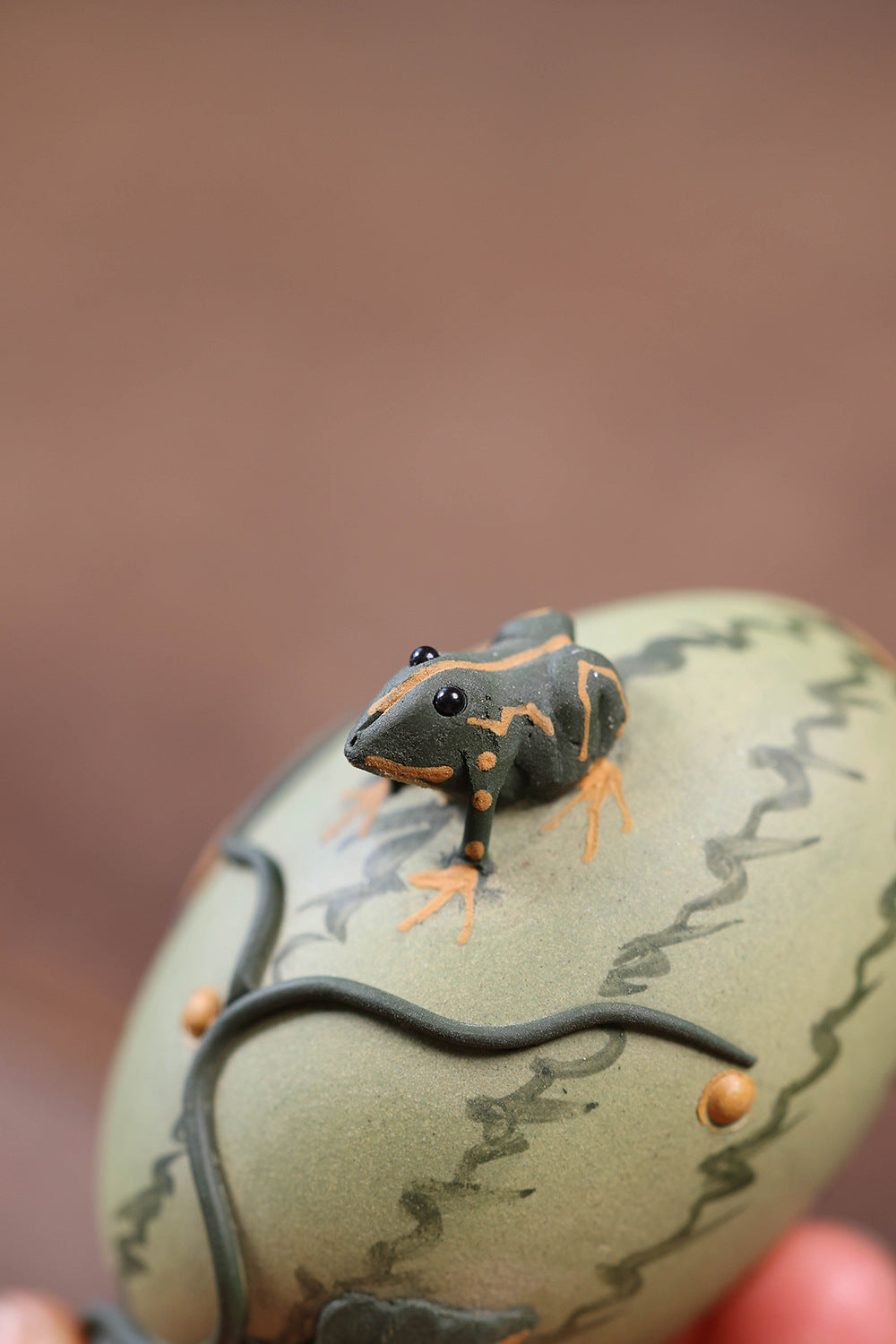 Gohobi Yixing Purple Clay Gourd Frog Tea Pet – Handmade Water-Spraying Ornament