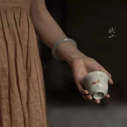 [賦山敘 x Gohobi] Antique-Style Fish & Algae Bell-Shaped Master Cup – Hand-Painted Ceramic Gongfu Teacup with Gold Detailing