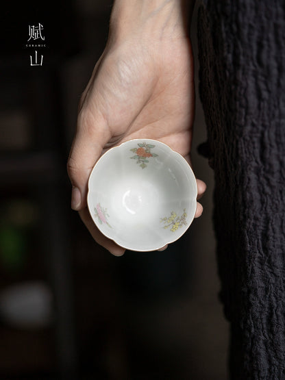 [賦山敘 x Gohobi] “Emerald Blossom” Petal-Shaped Master Cup – Hand-Painted Ceramic Gongfu Tasting Cup with Gold Detailing