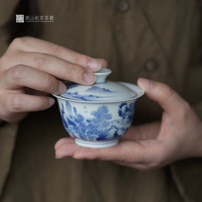 [賦山敘 x Gohobi] “Weiwan Studio” Kangxi-Style Blue and White Gaiwan – Hand-Painted Jingdezhen Porcelain Teaware with Landscape Design