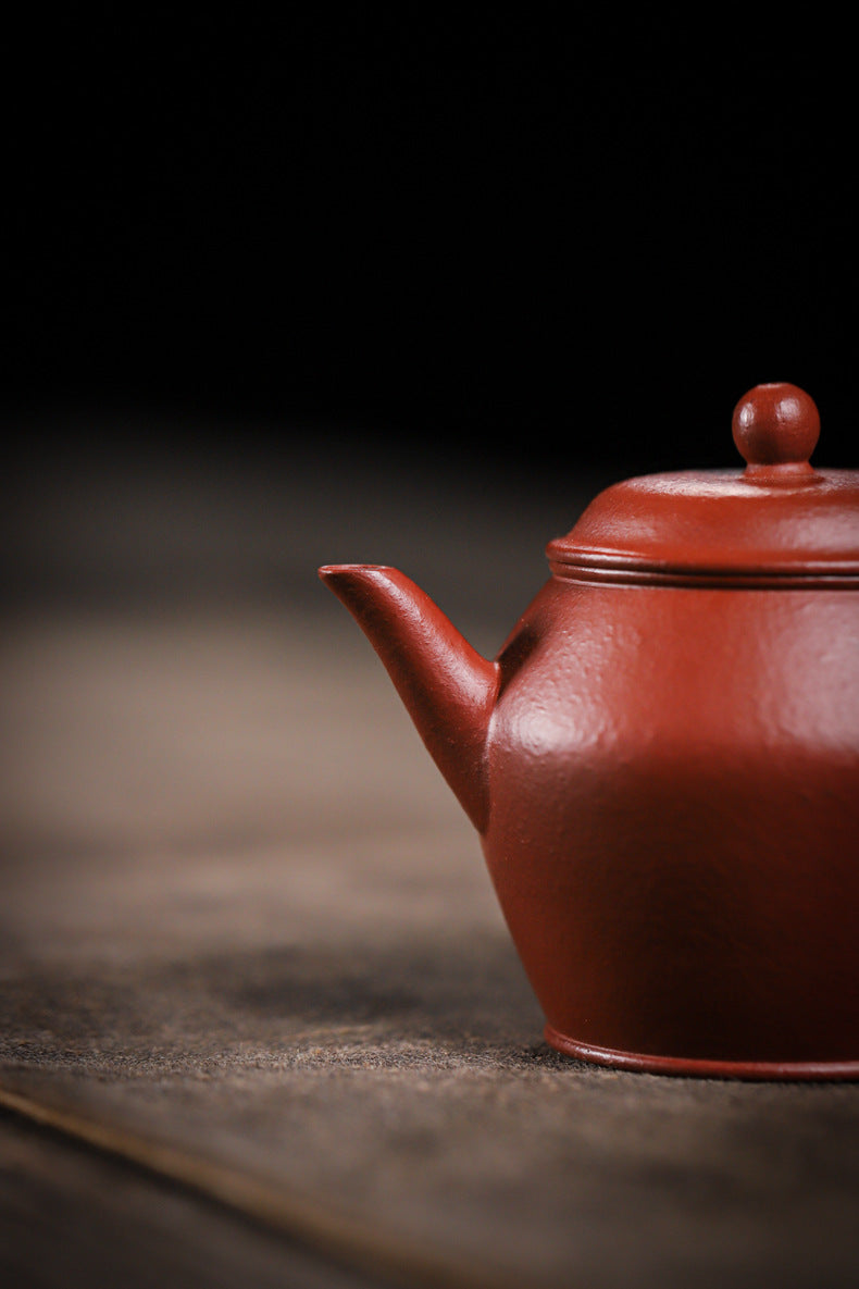 [Chingshui Tang 青水堂] Handemade Yixing Red Zisha Clay Teapot – 100ml Original Ore Zhuni, Traditional Weng-Style, Thin Body, Built-in Filter, Handmade Gongfu Teapot