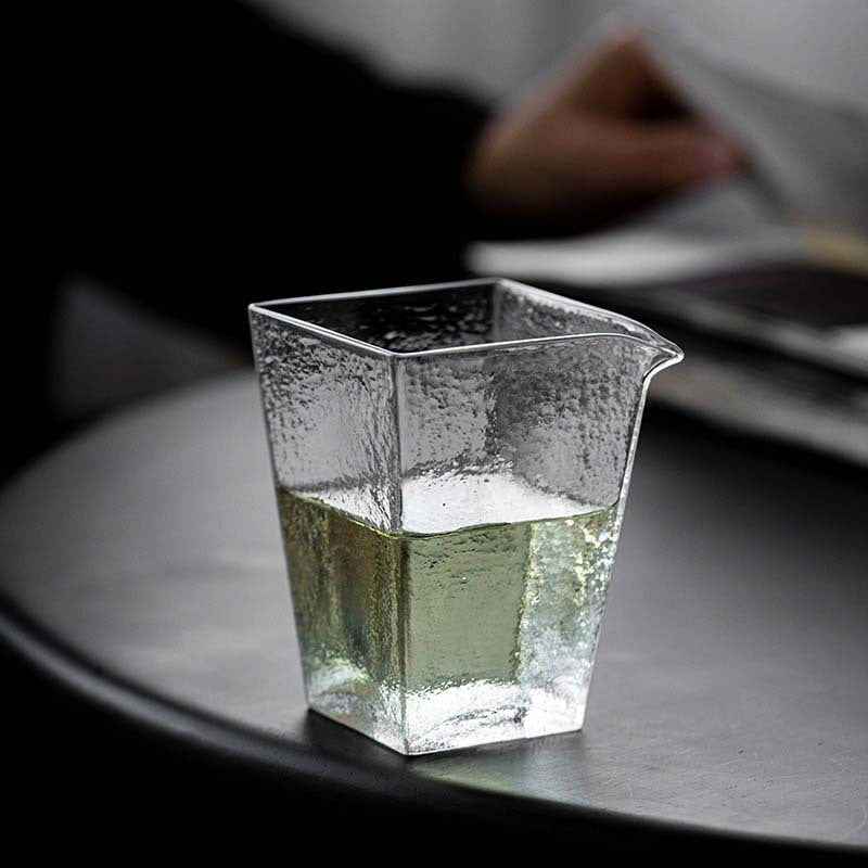 Pichet carré en verre fait main Gohobi