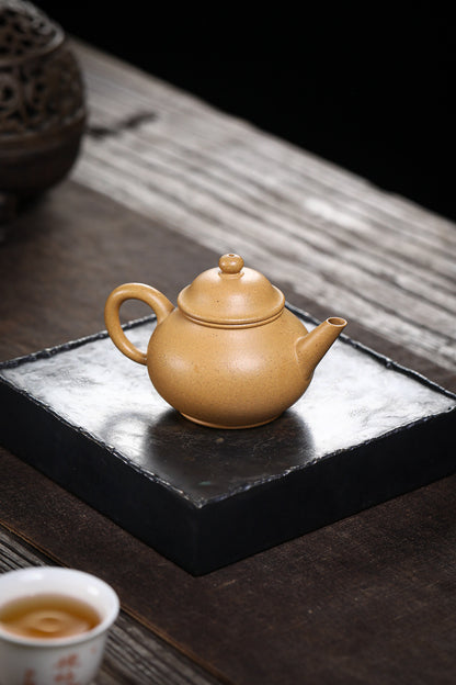 [Chingshui Tang 青水堂] Handmade Yixing Yellow Zisha Clay Teapot 120ml – Original Ore Huangjin Duan Clay Bala Shui Ping Teapot for Gongfu Tea Brewing