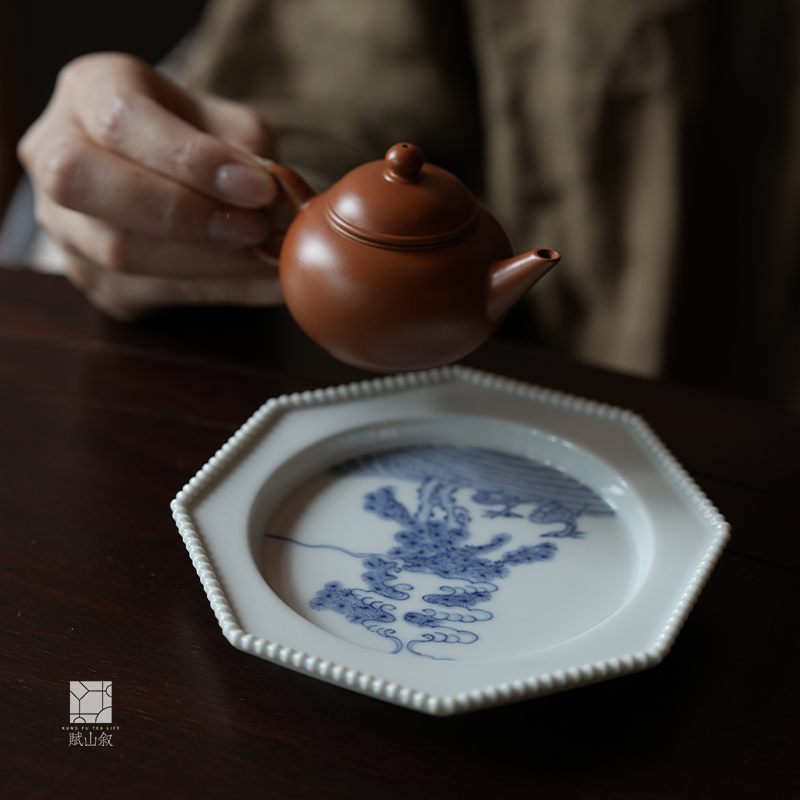 [賦山敘 x Gohobi] “High Mountain Deer” Blue and White Octagonal Tea Tray – Ceramic Pot Base for Gaiwan & Yixing Teapots