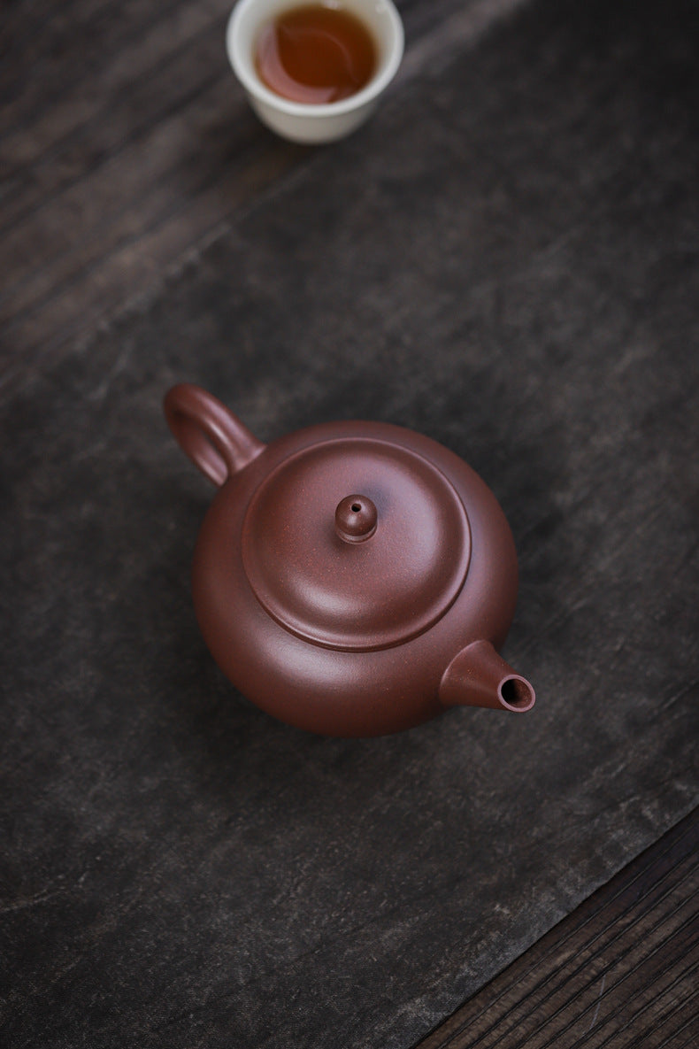 [Chingshui Tang 青水堂] Handmade Yixing Original Ore Purple Zisha Clay Teapot – 260ml Large Shui Ping Teapot with Built-in Filter for Home Brewing