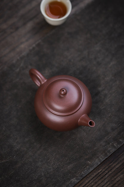 [Chingshui Tang 青水堂] Handmade Yixing Original Ore Purple Zisha Clay Teapot – 260ml Large Shui Ping Teapot with Built-in Filter for Home Brewing