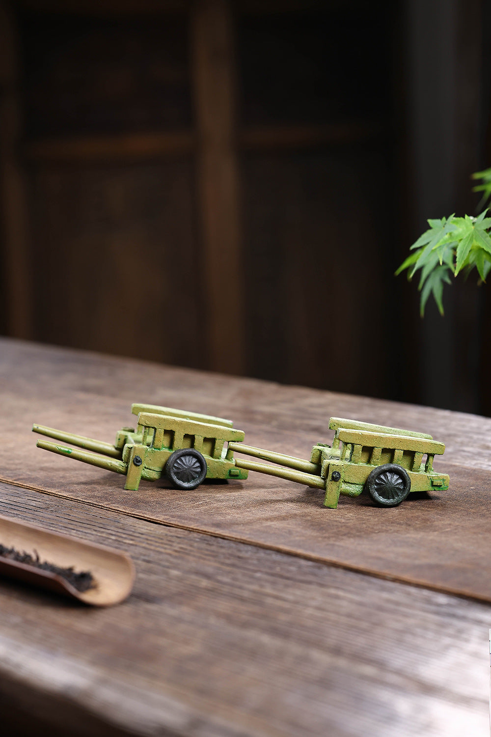Gohobi Yixing Purple Clay Bamboo Trolley Tea Pet – Handmade Tea Table Ornament