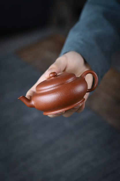 [Chingshui Tang 青水堂] Handmade Yixing Original Ore Jiangpo Sandy Purple Clay "Flat Lantern" Teapot – 150ml Thin-Walled Home Brewing Teapot with Built-in Filter