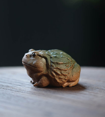 Gohobi Handmade Ceramic YiXing Clay Toad Ornament Tea pet