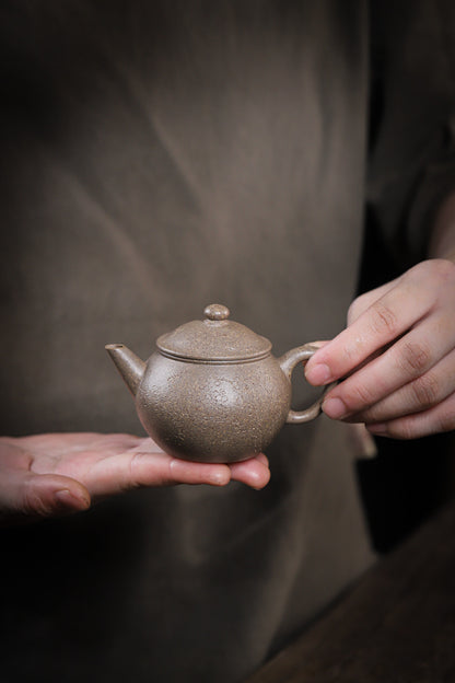 [Chingshui Tang 青水堂] Handmade Yixing Zisha Sandy Purple Clay Teapot – 130ml Handmade Original Ore Qing Jiangpo Clay Bala Shui Ping Teapot, Small Gongfu Purple Clay Teaware with Built-in Filter