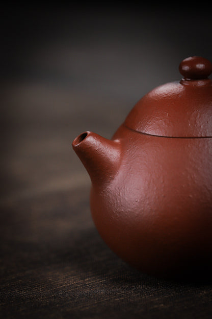 [Chingshui Tang 青水堂] Handmade Yixing Red Zisha Clay Teapot – 150ml Handmade Original Ore Raw Zhuni Clay Wen Dan Style Teapot with Built-in Filter, Small Gongfu Purple Clay Teaware
