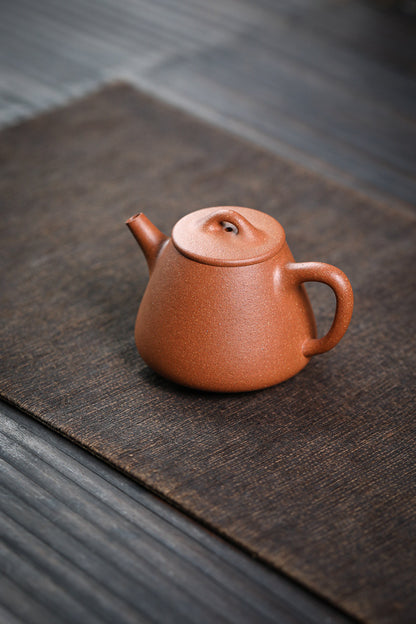 [Chingshui Tang 青水堂] Handmade Yixing Zisha Sandy Purple Clay Teapot 150ml – Original Ore Golden Jiangpo Clay Gaoshi Piao Teapot, Lightweight Body for Gongfu Tea Brewing