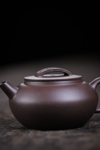 [Chingshui Tang 青水堂] Handmade Yixing Purple Zisha Clay Teapot – 120ml Original Ore Tianqing Clay Ruihu (Auspicious Tiger) Style Gongfu Teapot with Built-in Filter