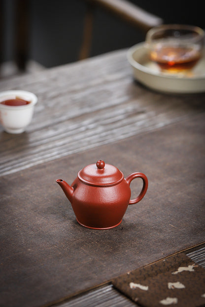 [Chingshui Tang 青水堂] Handemade Yixing Red Zisha Clay Teapot – 100ml Original Ore Zhuni, Traditional Weng-Style, Thin Body, Built-in Filter, Handmade Gongfu Teapot