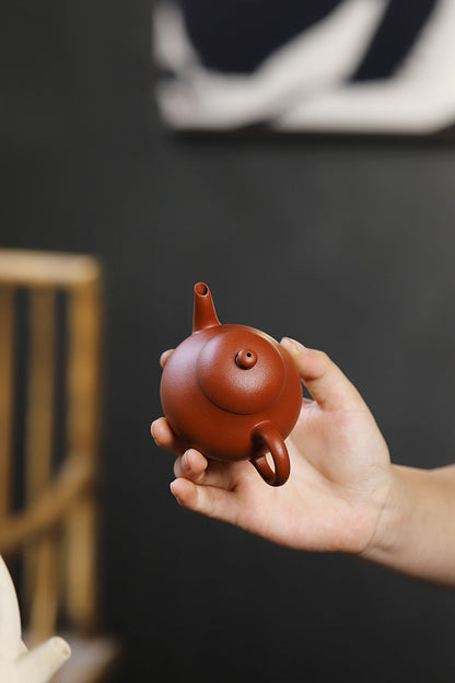 [Chingshui Tang 青水堂] Handmade Yixing Red Zisha Clay Teapot – 130ml Handmade Original Ore Raw Zhuni Pear-Shaped Teapot, Gongfu Tea Brewing Small Yixing Teaware
