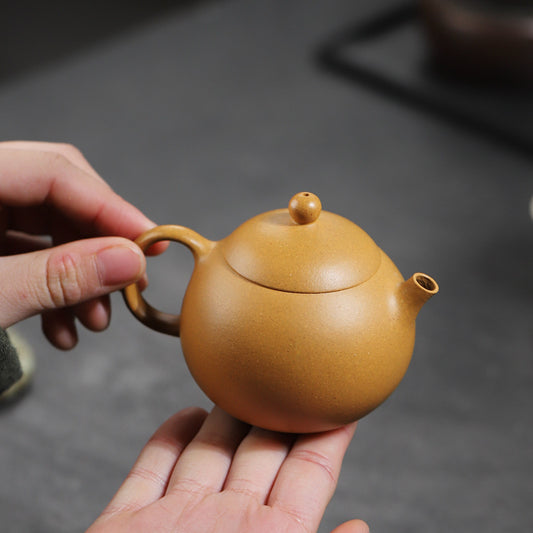 [Chingshui Tang 青水堂] Handmade Yixing Yellow Zisha Clay Teapot 160ml – Original Ore Huangjin Duan Clay Xishi Teapot with Built-In Ball Filter for Gongfu Tea