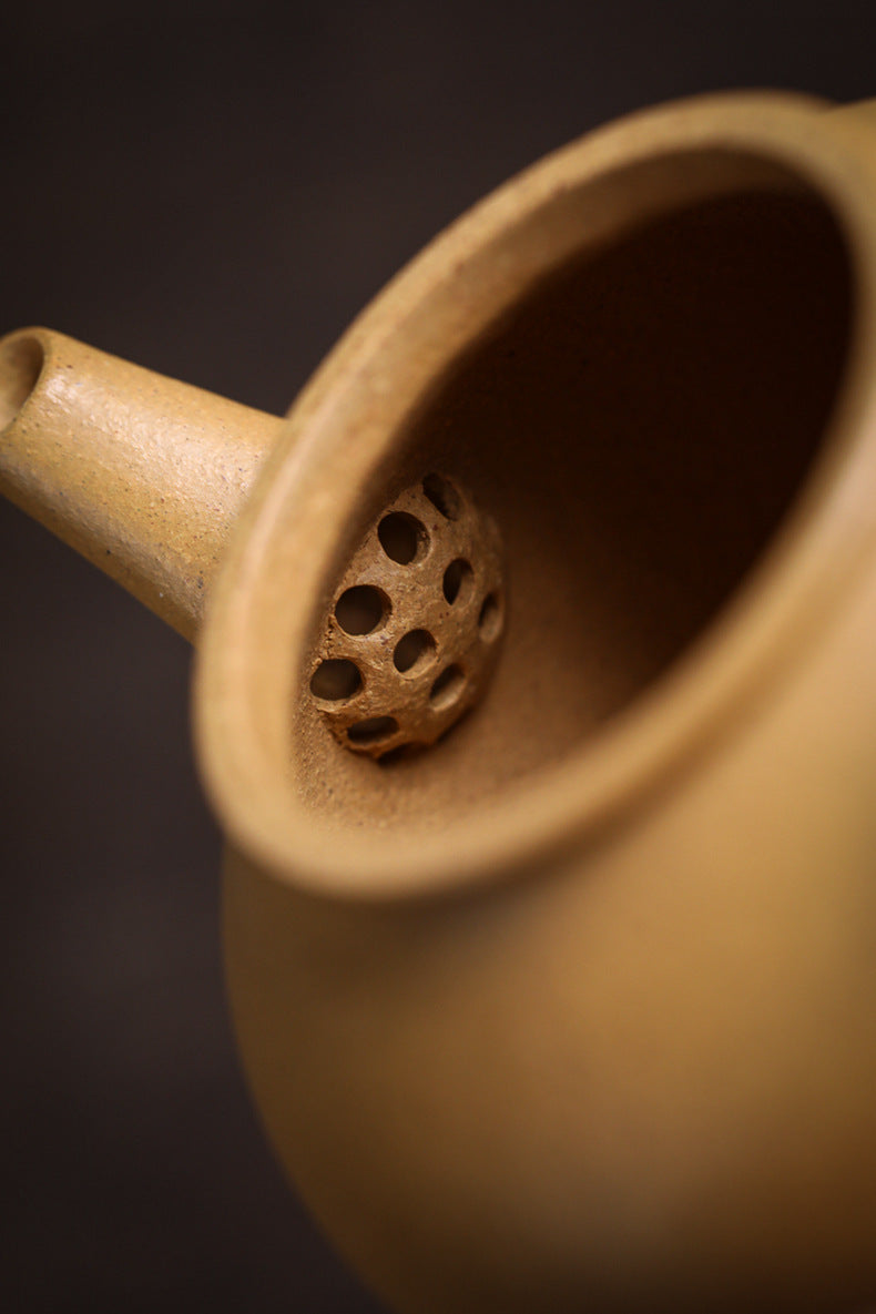 [Chingshui Tang 青水堂] Handmade Yixing Yellow Zisha Clay Teapot 120ml – Original Ore Huangjin Duan Clay Bala Shui Ping Teapot for Gongfu Tea Brewing